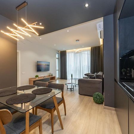 Royal Tower Residence Big Vip Apartment In Center Floor 27 Kiev Bagian luar foto