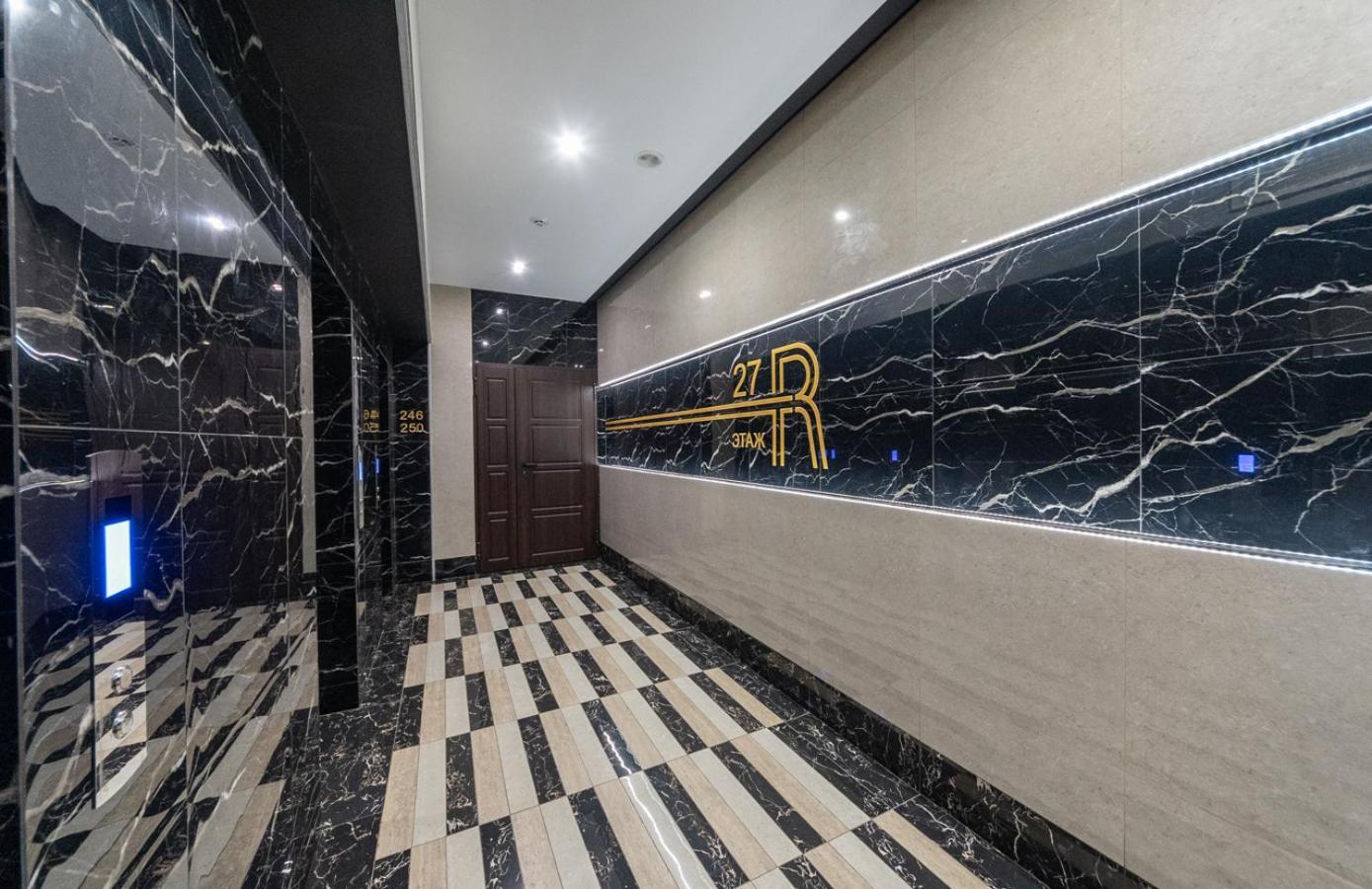 Royal Tower Residence Big Vip Apartment In Center Floor 27 Kiev Bagian luar foto