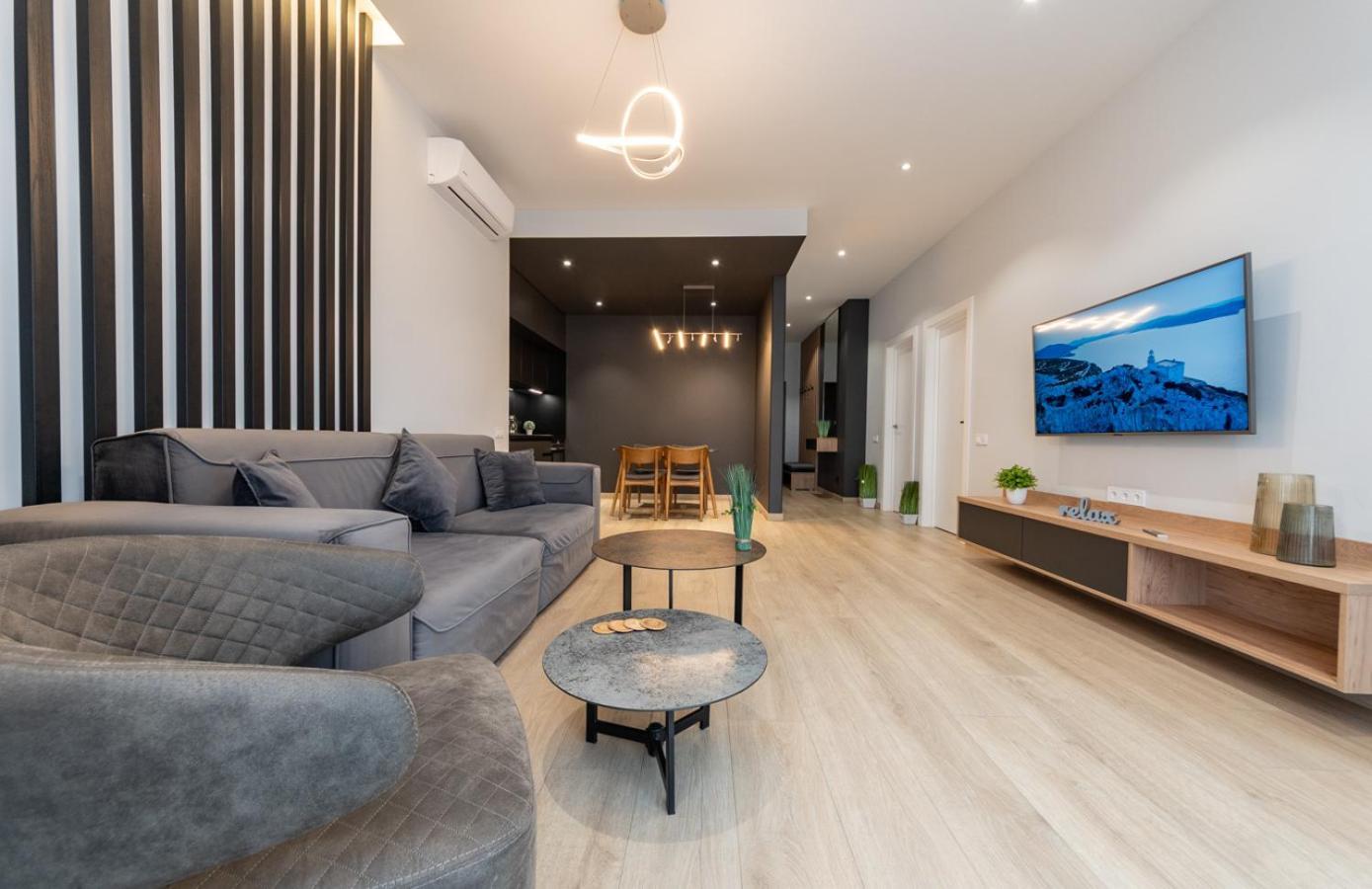 Royal Tower Residence Big Vip Apartment In Center Floor 27 Kiev Bagian luar foto