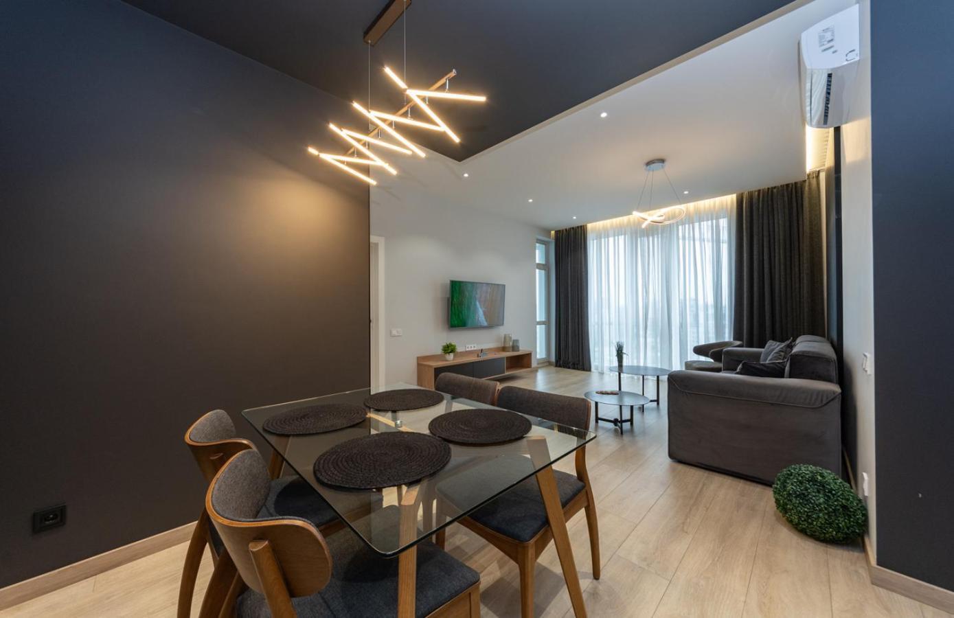 Royal Tower Residence Big Vip Apartment In Center Floor 27 Kiev Bagian luar foto