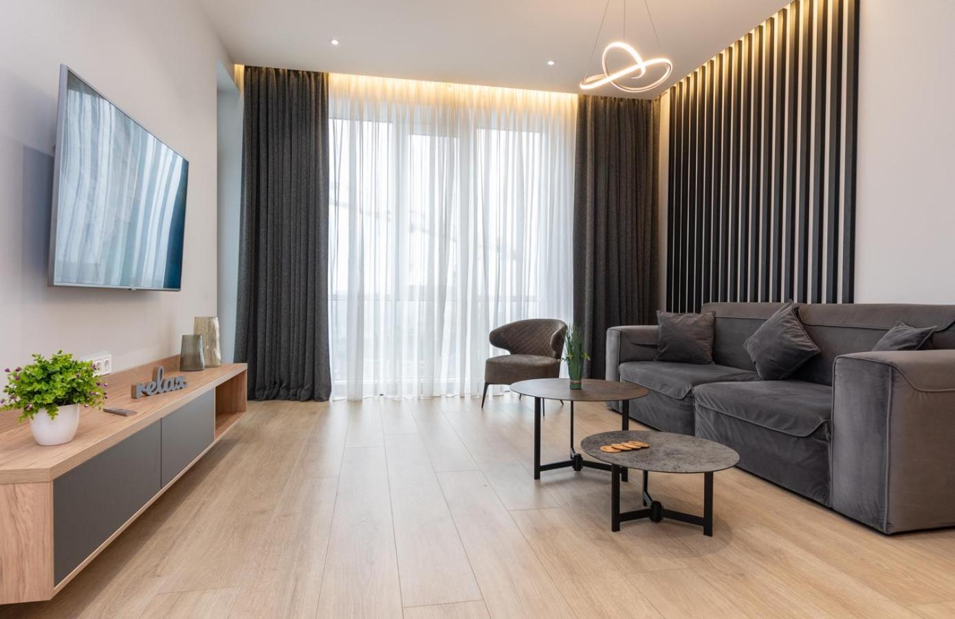 Royal Tower Residence Big Vip Apartment In Center Floor 27 Kiev Bagian luar foto