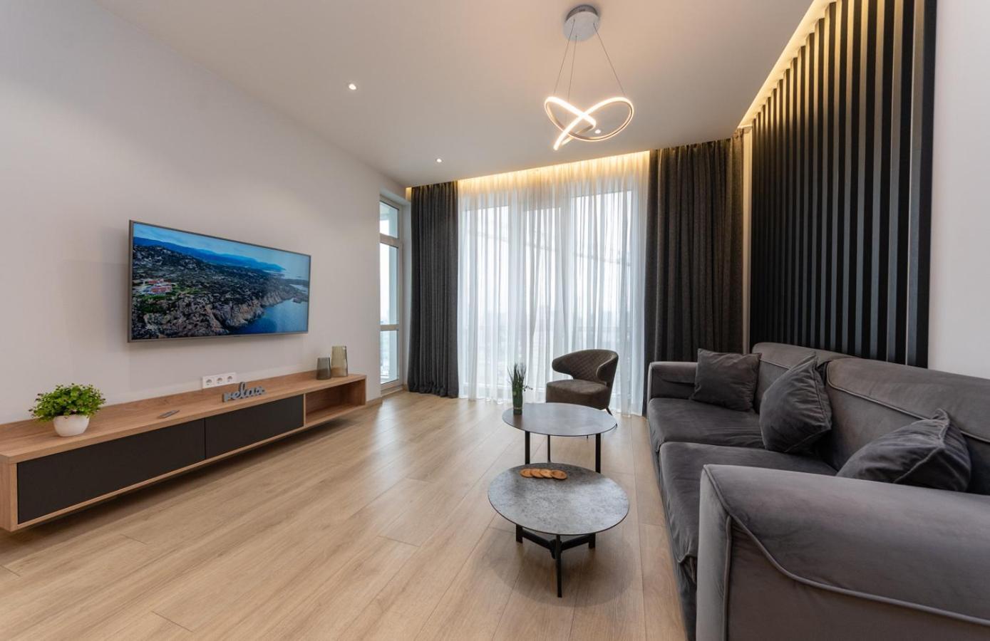 Royal Tower Residence Big Vip Apartment In Center Floor 27 Kiev Bagian luar foto