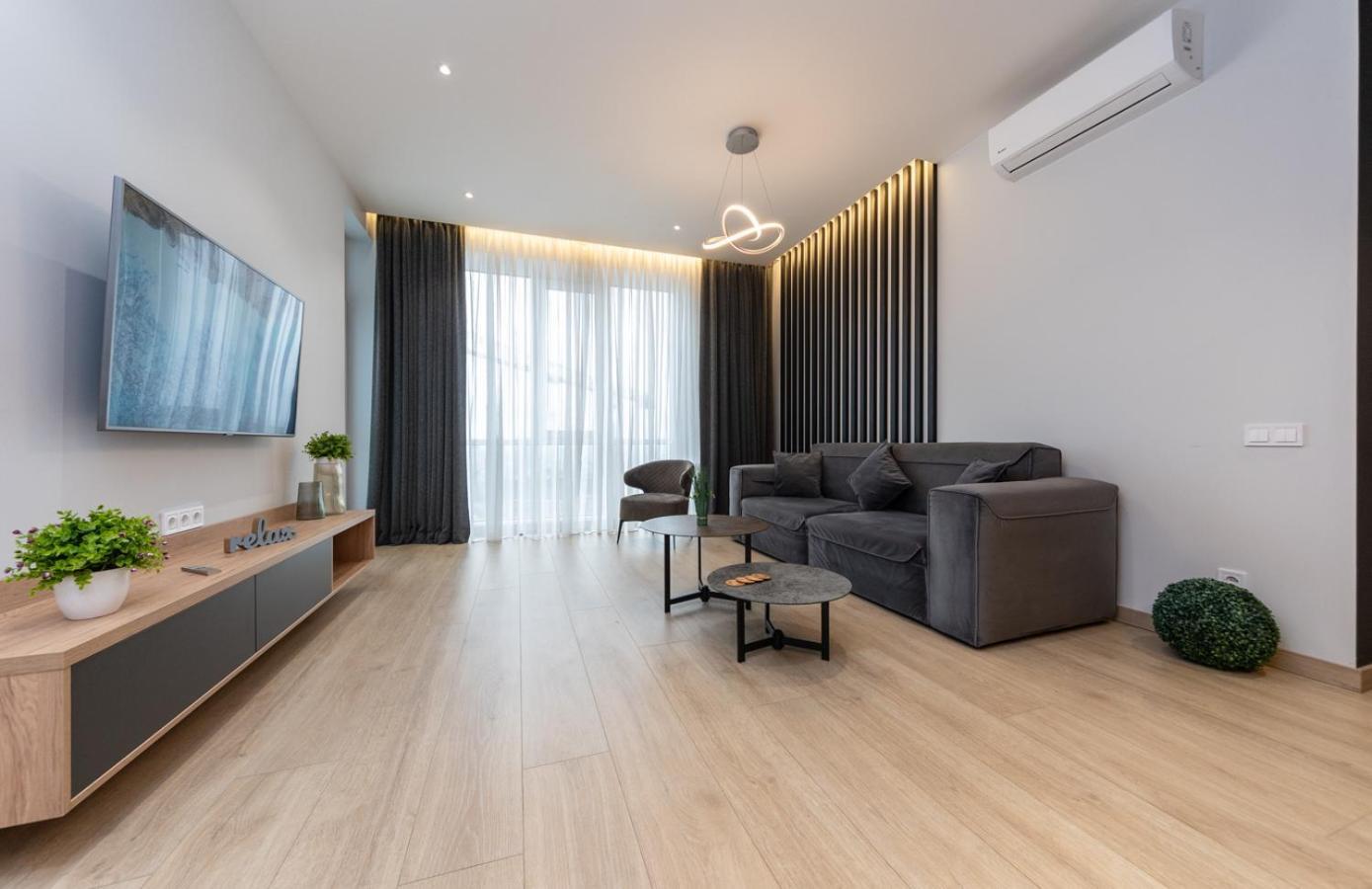 Royal Tower Residence Big Vip Apartment In Center Floor 27 Kiev Bagian luar foto