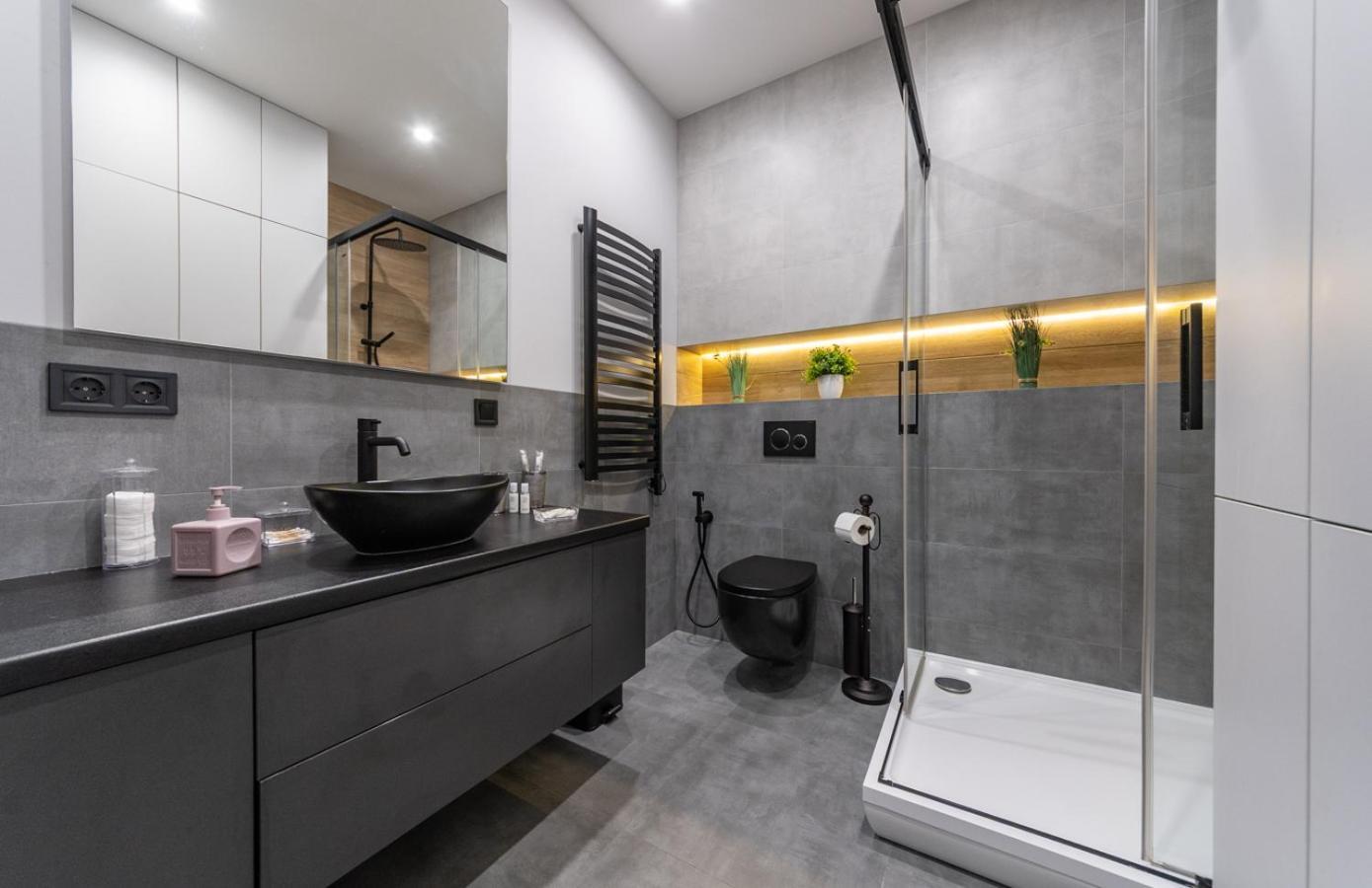 Royal Tower Residence Big Vip Apartment In Center Floor 27 Kiev Bagian luar foto