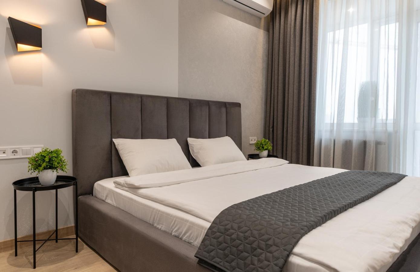 Royal Tower Residence Big Vip Apartment In Center Floor 27 Kiev Bagian luar foto