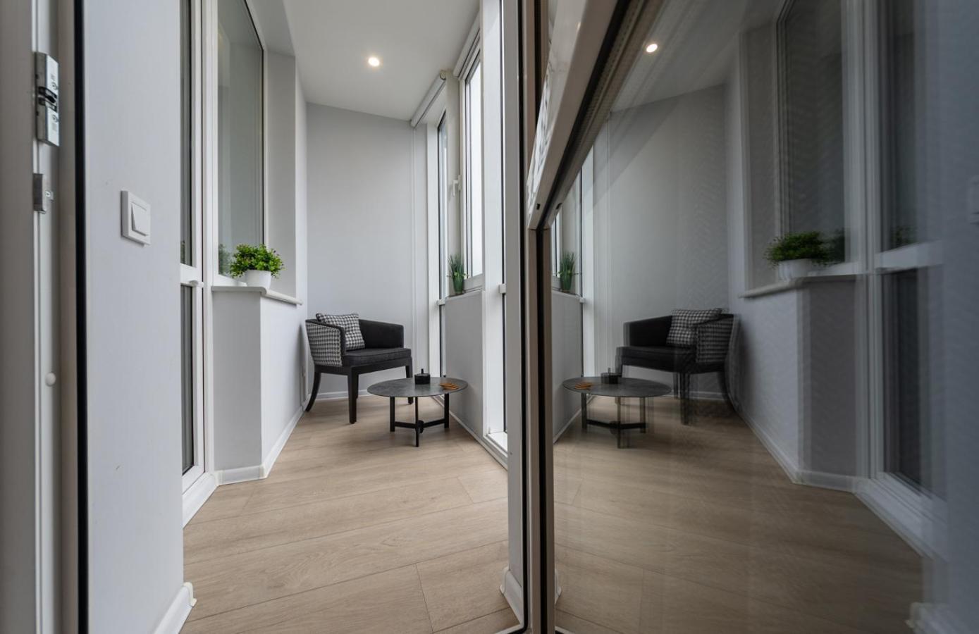Royal Tower Residence Big Vip Apartment In Center Floor 27 Kiev Bagian luar foto