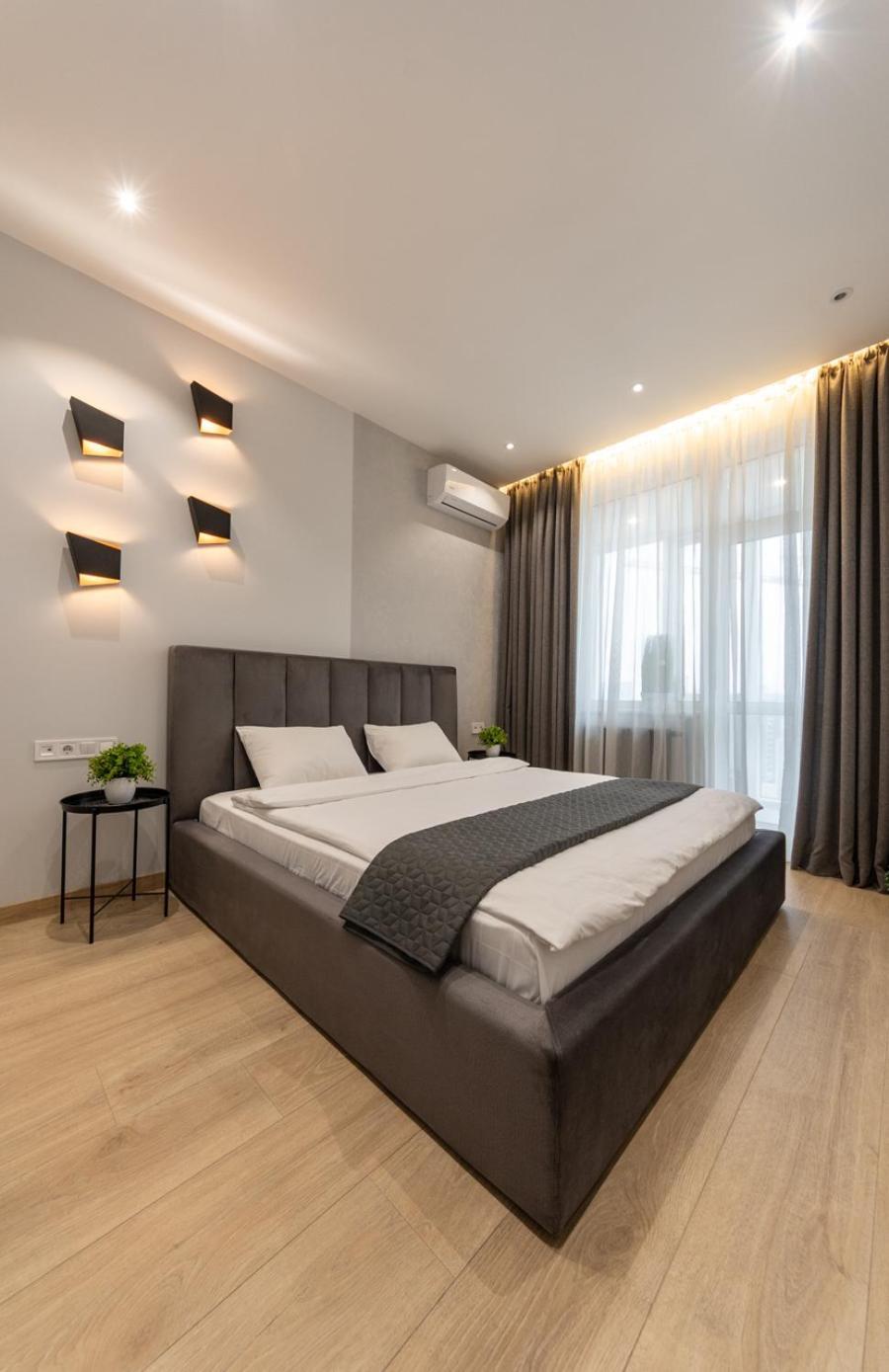 Royal Tower Residence Big Vip Apartment In Center Floor 27 Kiev Bagian luar foto
