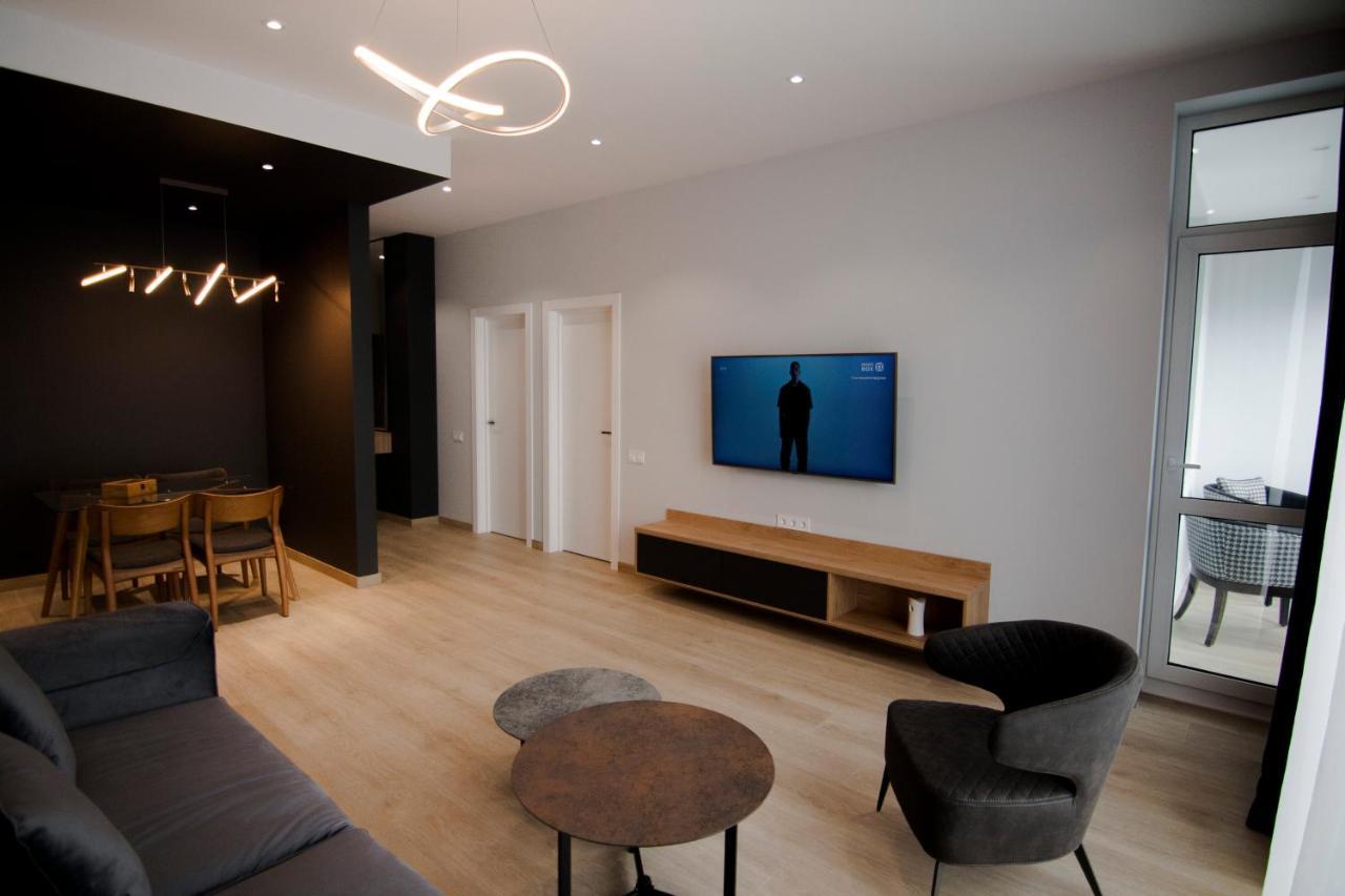 Royal Tower Residence Big Vip Apartment In Center Floor 27 Kiev Bagian luar foto