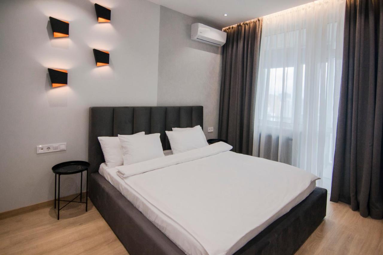 Royal Tower Residence Big Vip Apartment In Center Floor 27 Kiev Bagian luar foto