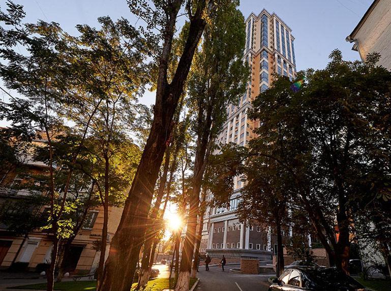 Royal Tower Residence Big Vip Apartment In Center Floor 27 Kiev Bagian luar foto