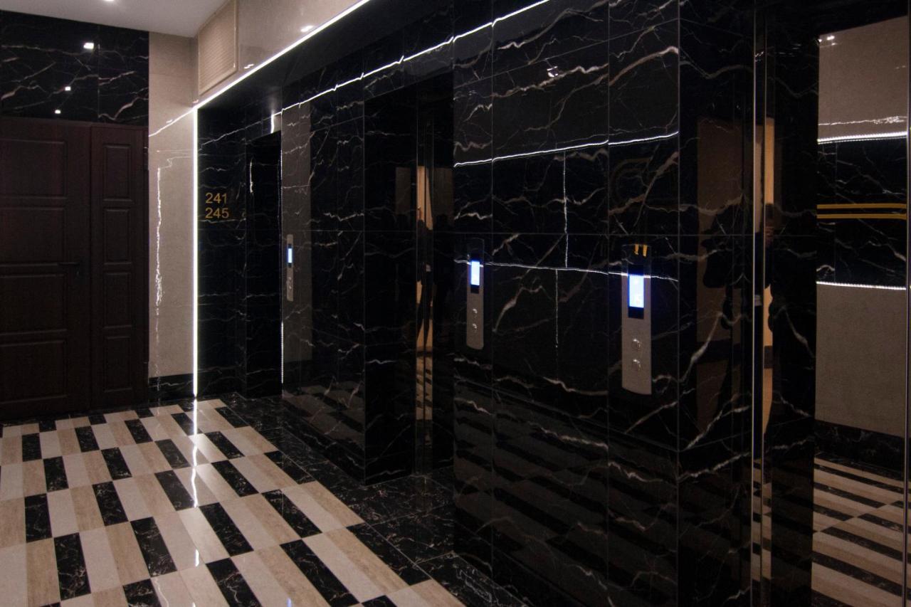 Royal Tower Residence Big Vip Apartment In Center Floor 27 Kiev Bagian luar foto