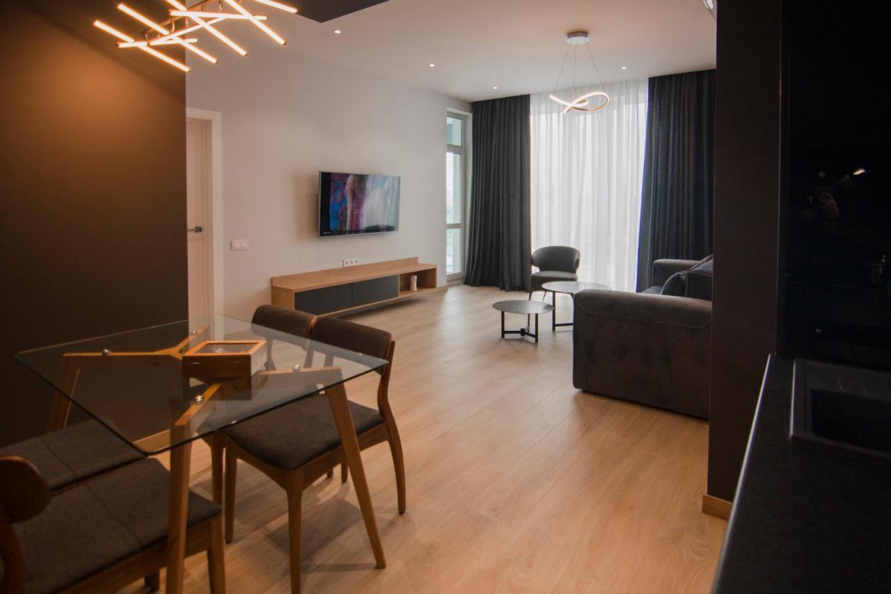 Royal Tower Residence Big Vip Apartment In Center Floor 27 Kiev Bagian luar foto