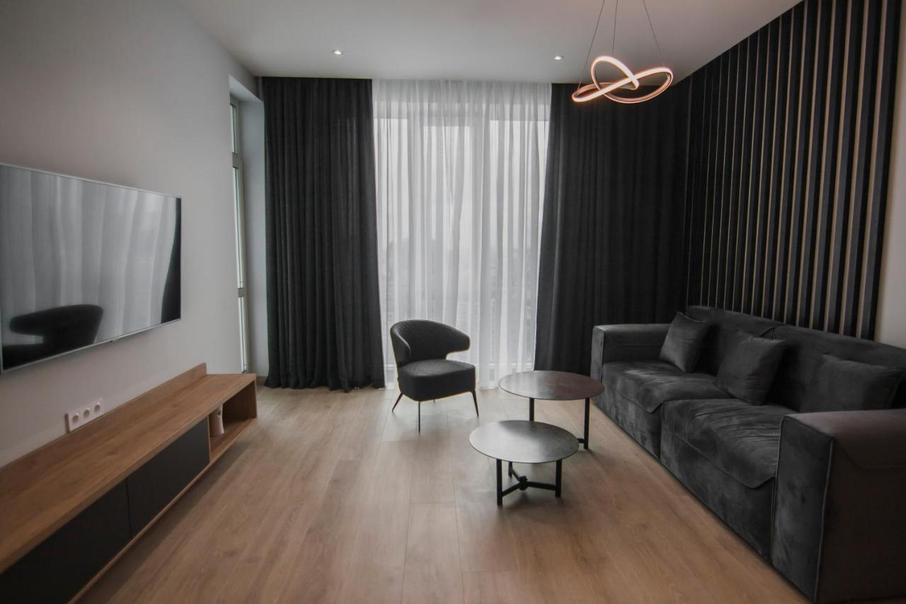 Royal Tower Residence Big Vip Apartment In Center Floor 27 Kiev Bagian luar foto