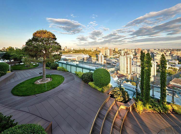 Royal Tower Residence Big Vip Apartment In Center Floor 27 Kiev Bagian luar foto